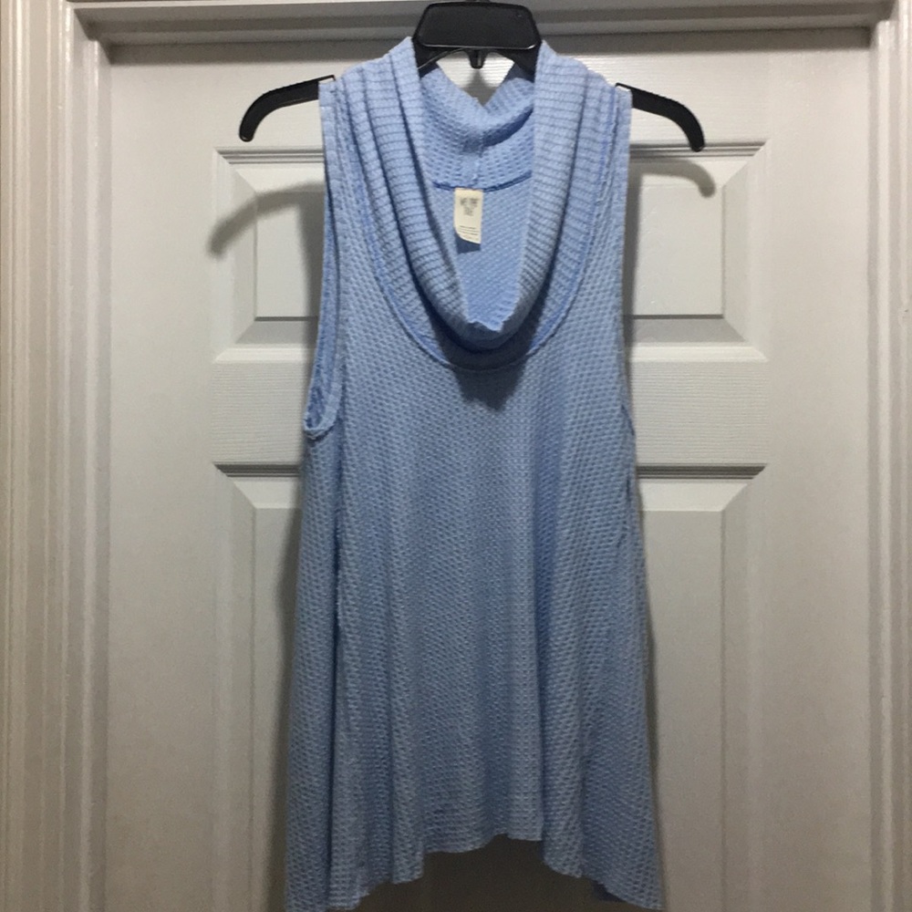 We the Free  NWT sleeveless cow neck. Size small